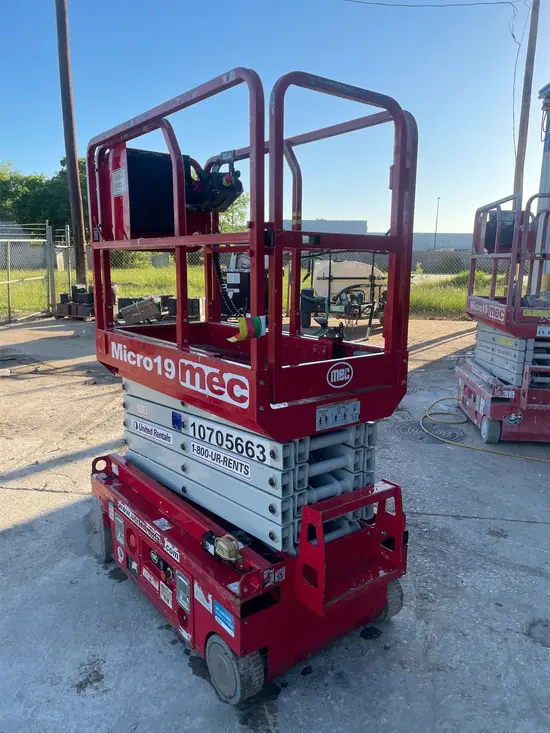 2018 MEC MICRO 19 Scissor Lift