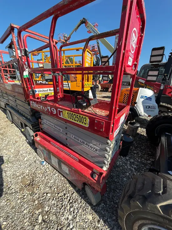 2019 MEC MICRO 19 Scissor Lift