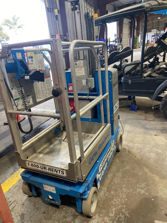 2016 Genie GR-20 Self-Propelled One-Person Lift