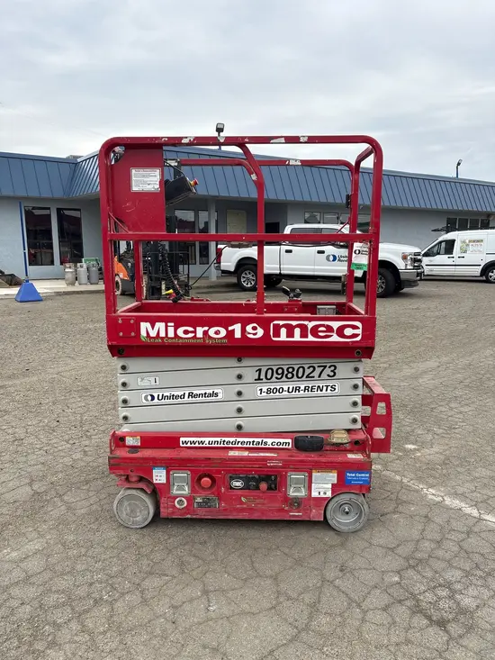 2019 MEC MICRO 19 Scissor Lift