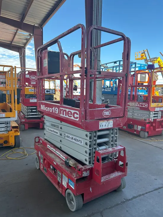 2019 MEC MICRO 19 Scissor Lift
