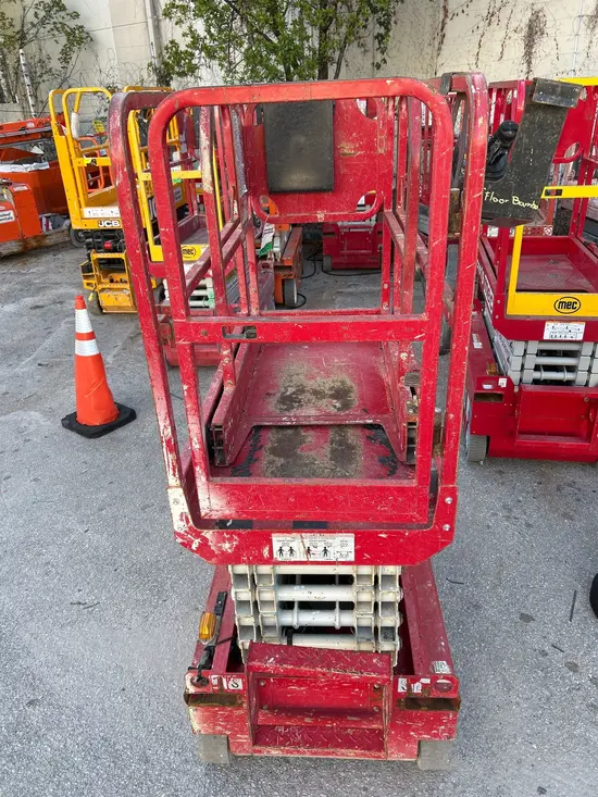 2017 MEC MICRO 19 Scissor Lift
