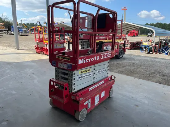 2018 MEC MICRO 19 Scissor Lift