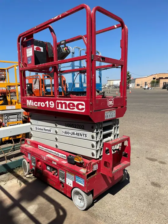 2019 MEC MICRO 19 Scissor Lift