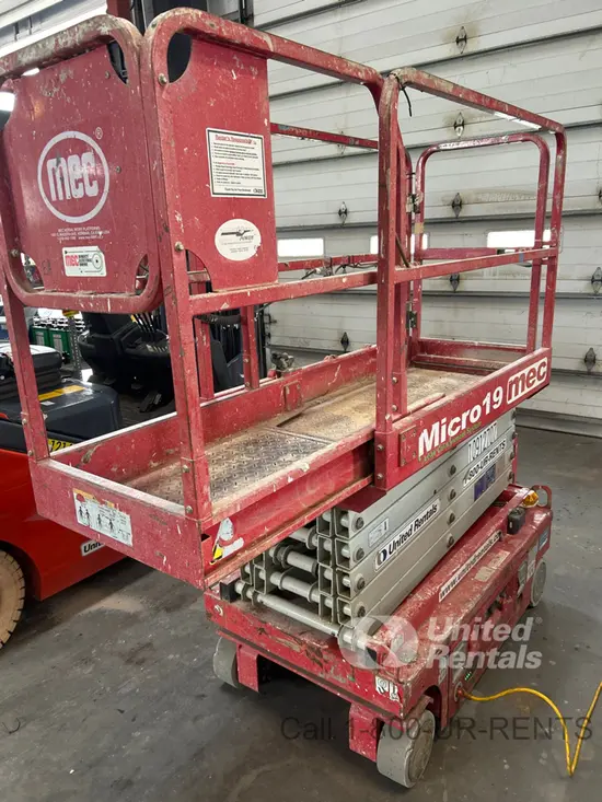 2019 MEC MICRO 19 Scissor Lift