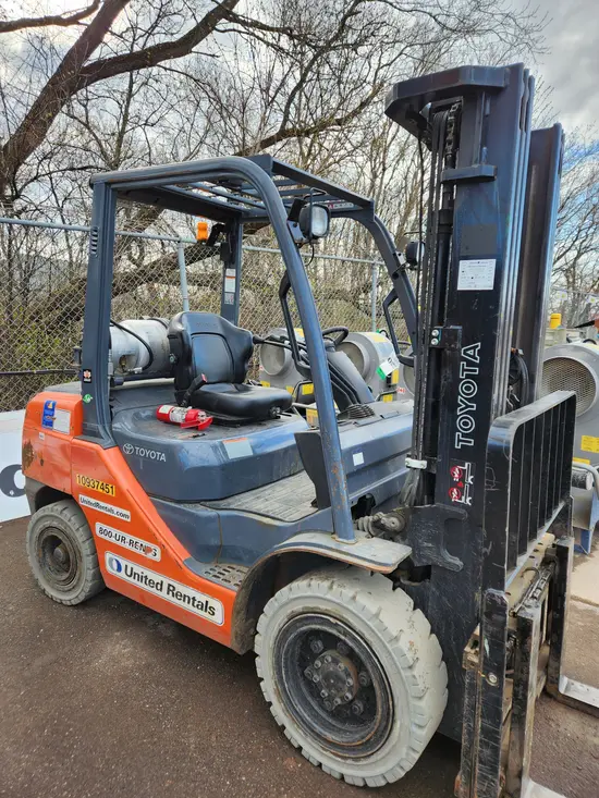 2019 Toyota 8FGU30 Warehouse Forklift