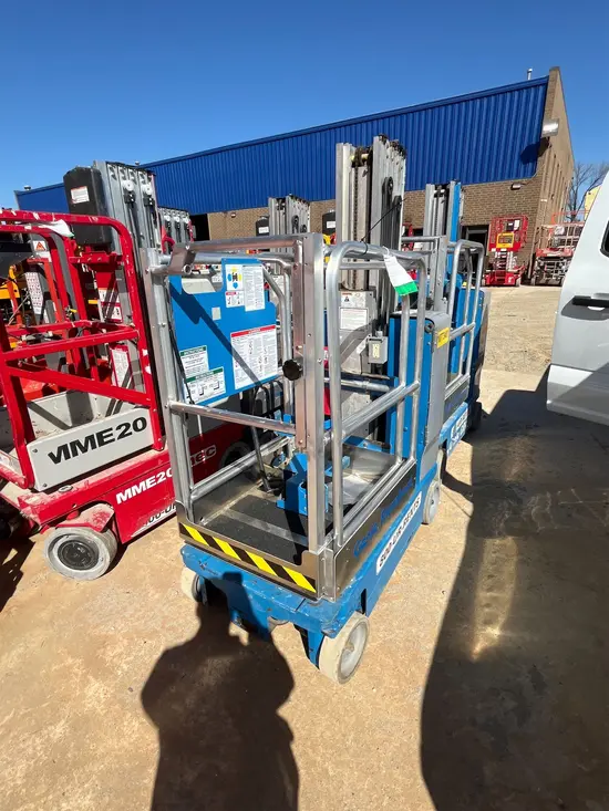 2018 Genie GR-20 Self-Propelled One-Person Lift