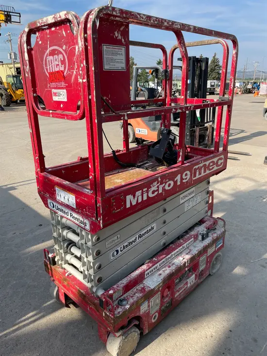 2018 MEC MICRO 19 Scissor Lift