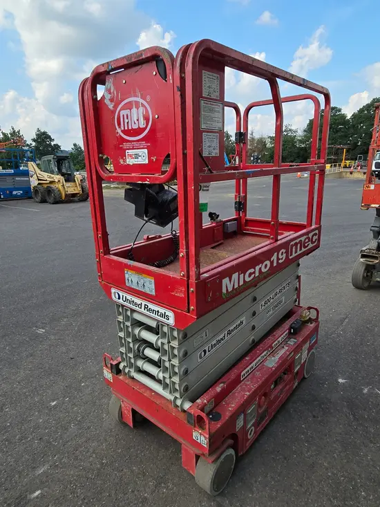 2019 MEC MICRO 19 Scissor Lift
