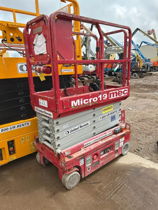 2019 MEC MICRO 19 Scissor Lift