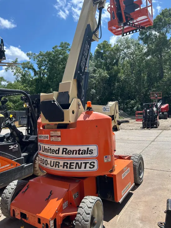 2017 JLG E400AJPN Articulating Boom Lift
