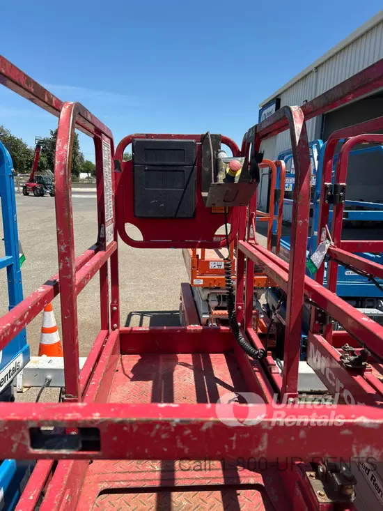 2019 MEC MICRO 19 Scissor Lift
