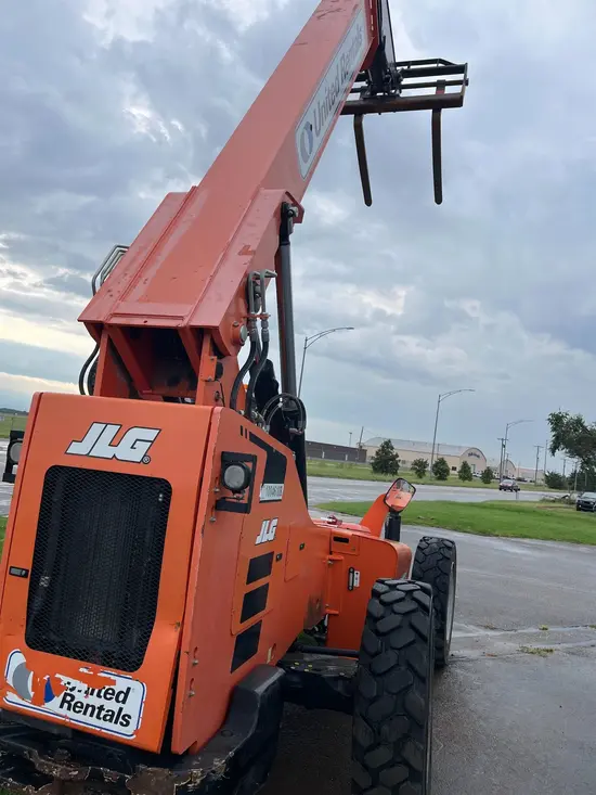 2018 SKYTRAK 8042 Forklift