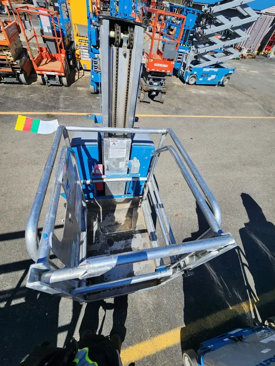 2018 Genie GR-20 Self-Propelled One-Person Lift