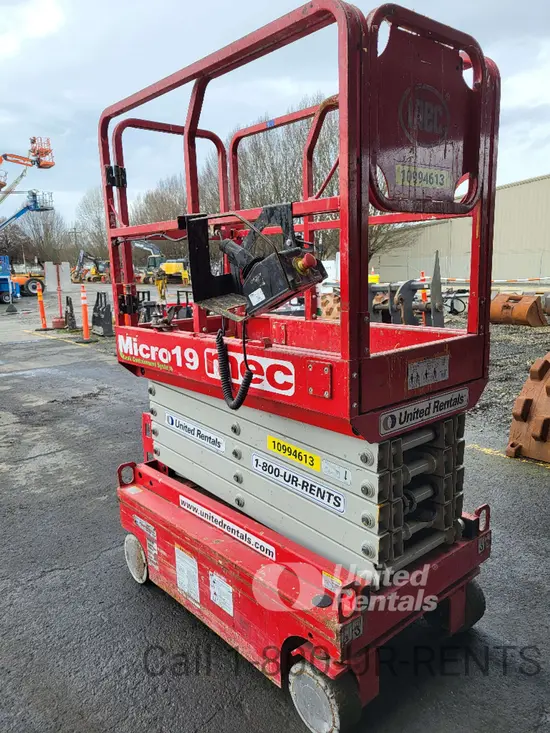2019 MEC MICRO 19 Scissor Lift