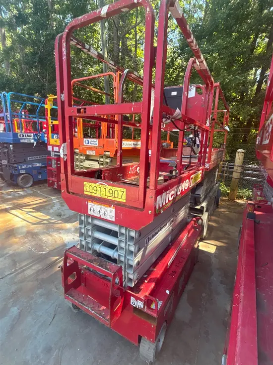 2019 MEC MICRO 19 Scissor Lift