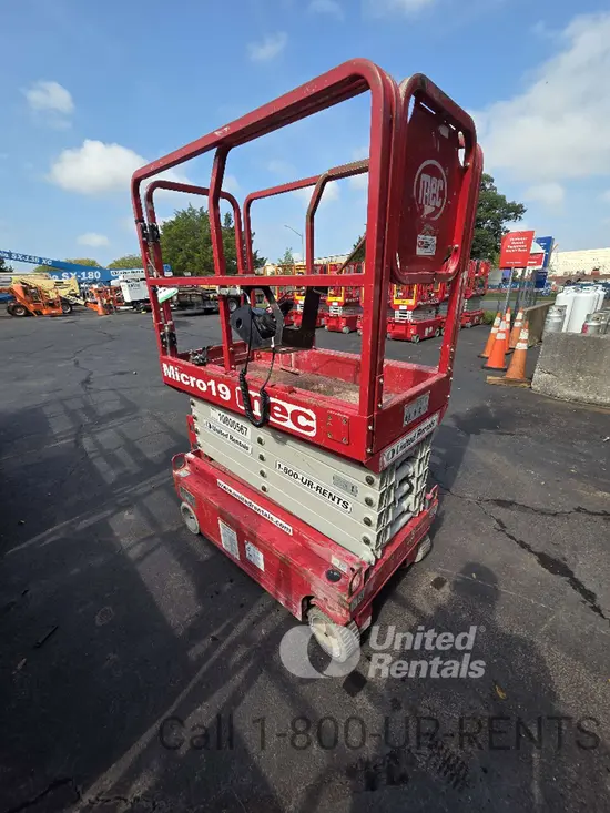 2018 MEC MICRO 19 Scissor Lift