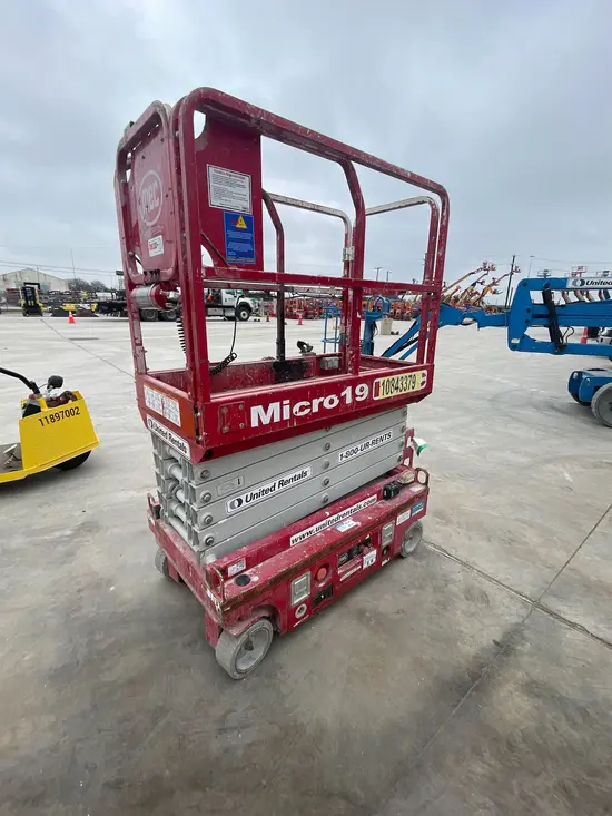 2018 MEC MICRO 19 Scissor Lift
