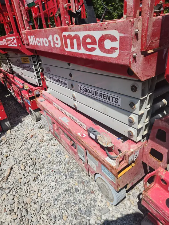 2018 MEC MICRO 19 Scissor Lift