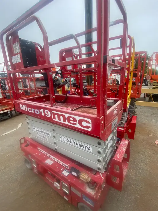 2018 MEC MICRO 19 Scissor Lift