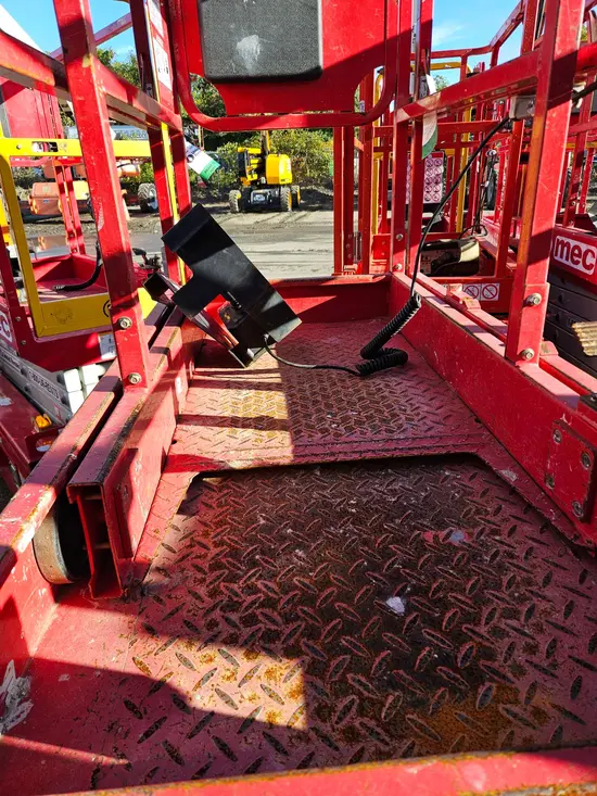 2019 MEC MICRO 19 Scissor Lift