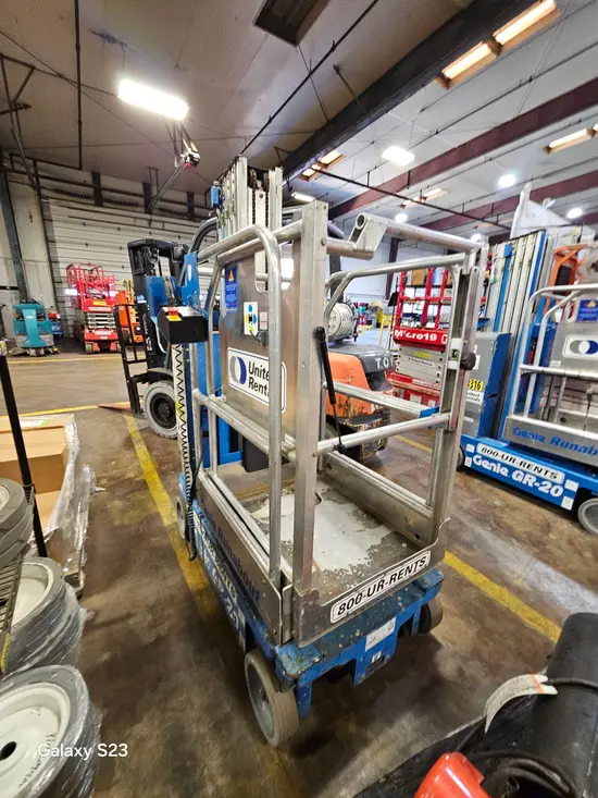 2016 Genie GR-20 Self-Propelled One-Person Lift