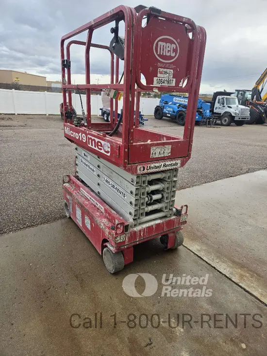 2018 MEC MICRO 19 Scissor Lift