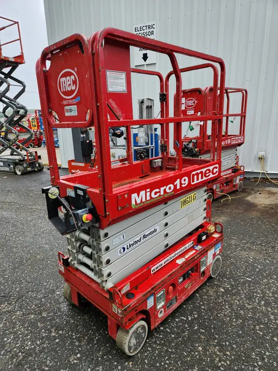 2019 MEC MICRO 19 Scissor Lift