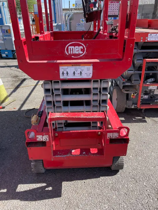 2019 MEC MICRO 19 Scissor Lift