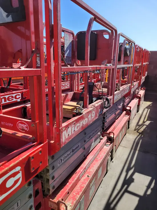2018 MEC MICRO 19 Scissor Lift