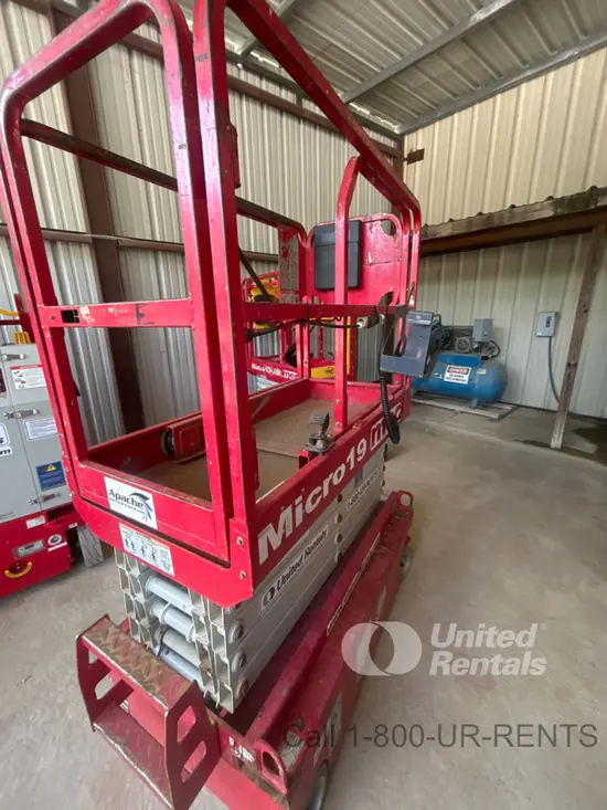 2018 MEC MICRO 19 Scissor Lift