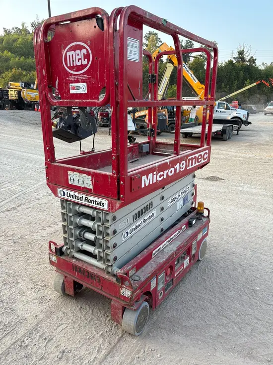 2018 MEC MICRO 19 Scissor Lift