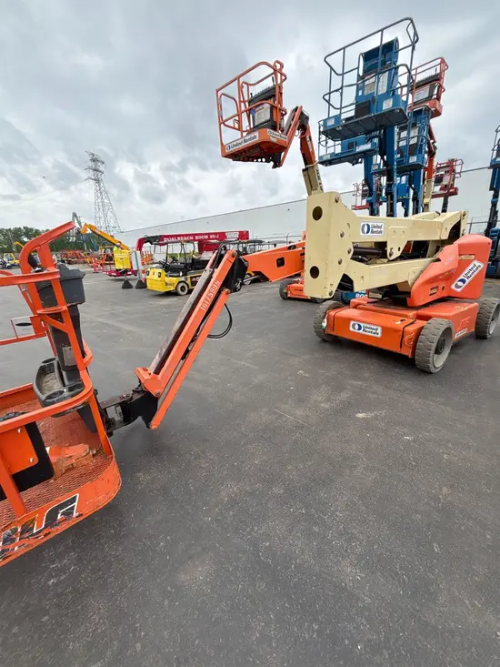 2013 JLG E450AJ Articulating Boom Lift
