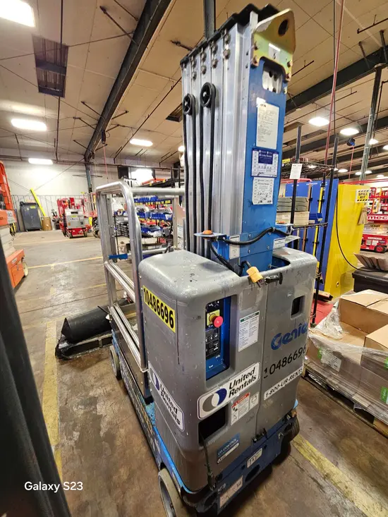 2016 Genie GR-20 Self-Propelled One-Person Lift
