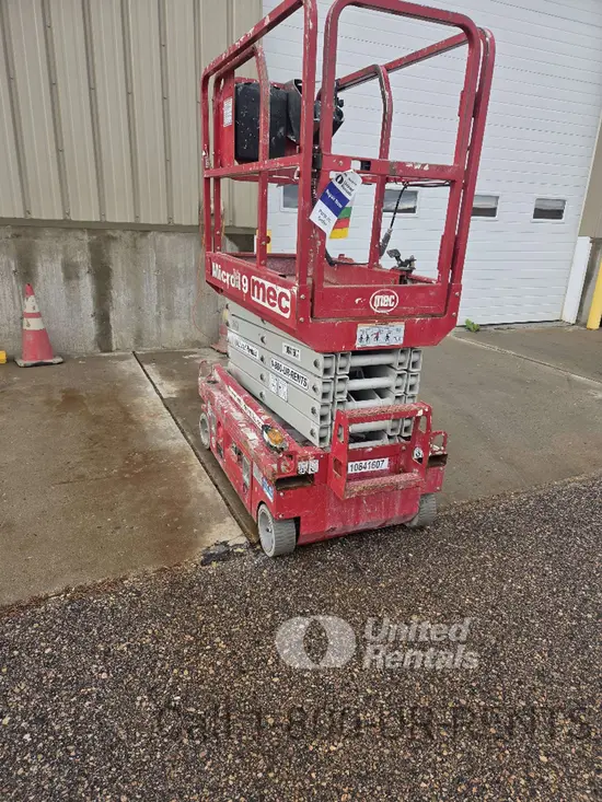 2018 MEC MICRO 19 Scissor Lift
