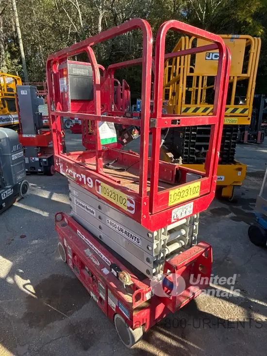 2019 MEC MICRO 19 Scissor Lift