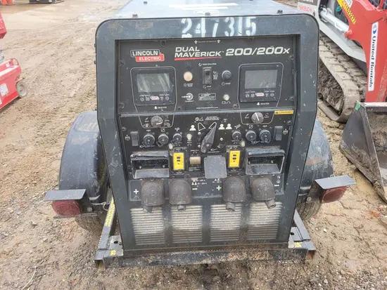 2020 Lincoln Electric DUAL MAVERICK Welder