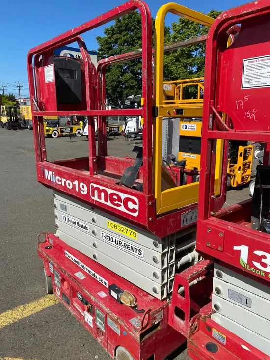 2018 MEC MICRO 19 Scissor Lift