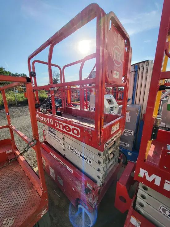 2019 MEC MICRO 19 Scissor Lift
