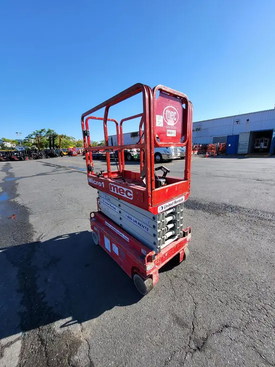 2018 MEC MICRO 19 Scissor Lift