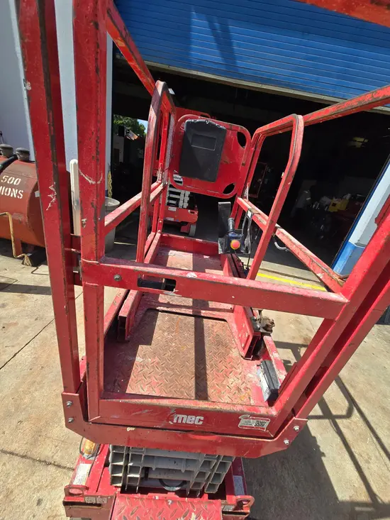 2020 MEC MICRO 19 Scissor Lift