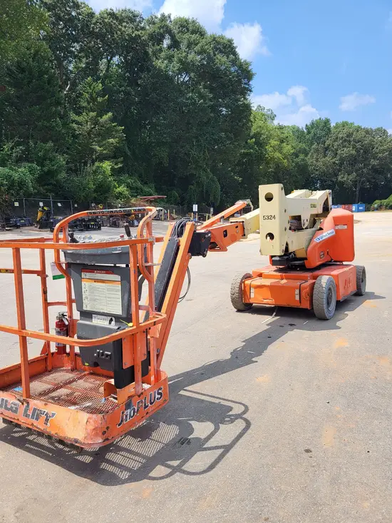 2013 JLG E400AJPN Articulating Boom Lift
