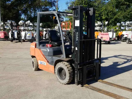 2014 Toyota 8FGU25 Forklift