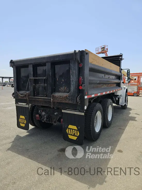 2021 Freightliner M2-106 Truck