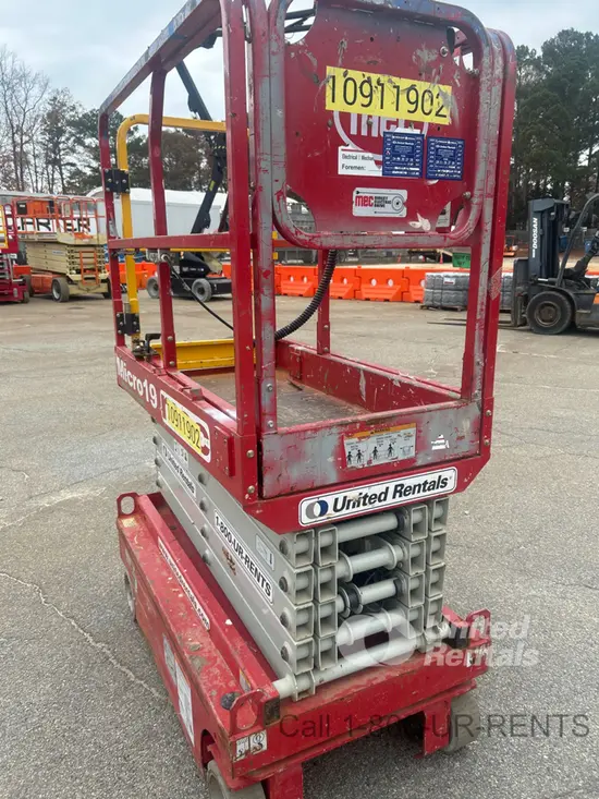 2019 MEC MICRO 19 Scissor Lift