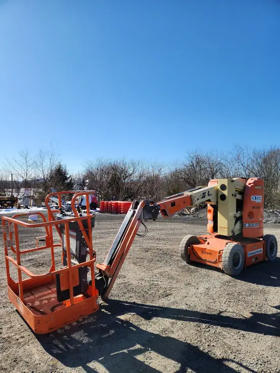 2013 JLG E300AJP Articulating Boom Lift