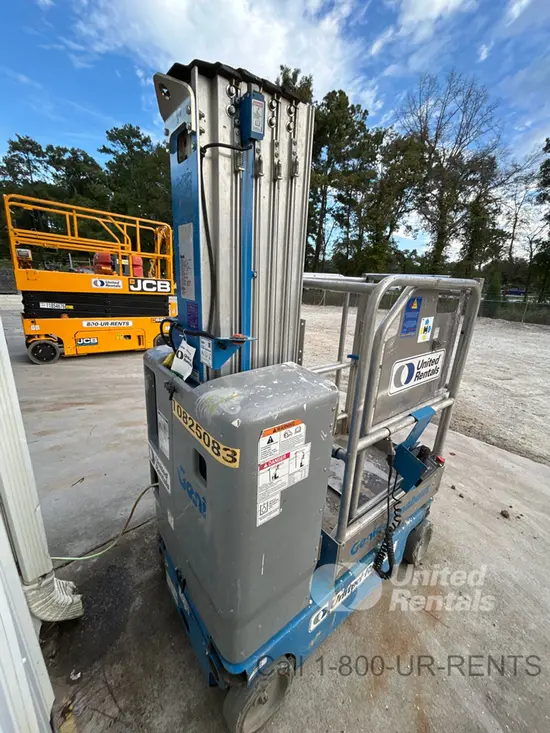 2018 Genie GR-20 Self-Propelled One-Person Lift