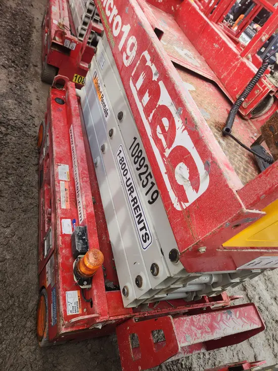 2019 MEC MICRO 19 Scissor Lift
