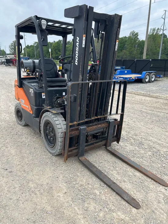 2023 Doosan G25E-7DF Warehouse Forklift