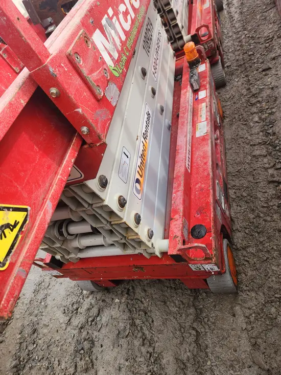 2019 MEC MICRO 19 Scissor Lift